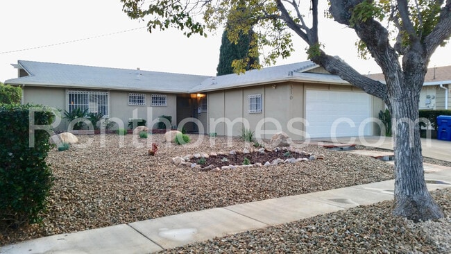 310 E Moss St in Chula Vista, CA - Building Photo - Building Photo