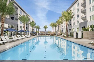 Union South Bay in Carson, CA - Foto de edificio - Building Photo