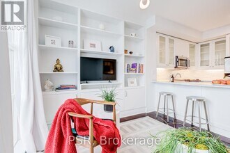 901 Queen St W in Toronto, ON - Building Photo - Building Photo