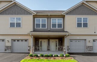 2416 New Port Vista Dr in Grafton, WI - Building Photo
