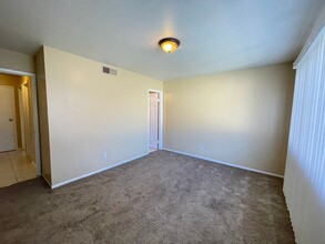 1483 Miner Way in Las Vegas, NV - Building Photo - Building Photo