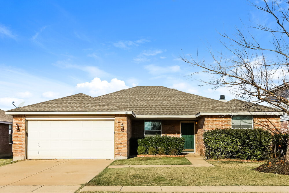 129 Phlox Ln in Burleson, TX - Building Photo