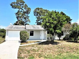 555 NW Conover St in Port St. Lucie, FL - Building Photo