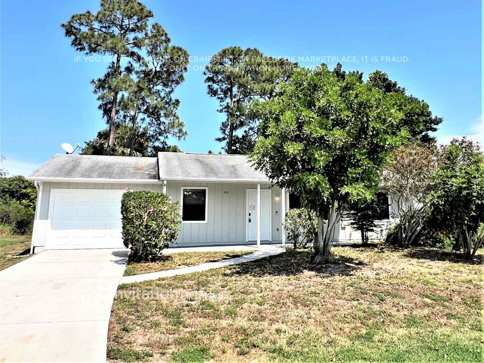 555 NW Conover St in Port St. Lucie, FL - Building Photo