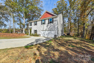 7608 Denbur Dr in Charlotte, NC - Building Photo - Building Photo