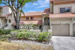 5640 Coach House Cir in Boca Raton, FL - Building Photo