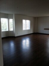 943 S Gilbert St, Unit #24 in Iowa City, IA - Foto de edificio - Building Photo