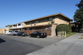 1743 E Wilson Ave in Orange, CA - Foto de edificio - Building Photo