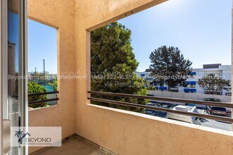 3941 Nobel Dr in San Diego, CA - Building Photo - Building Photo