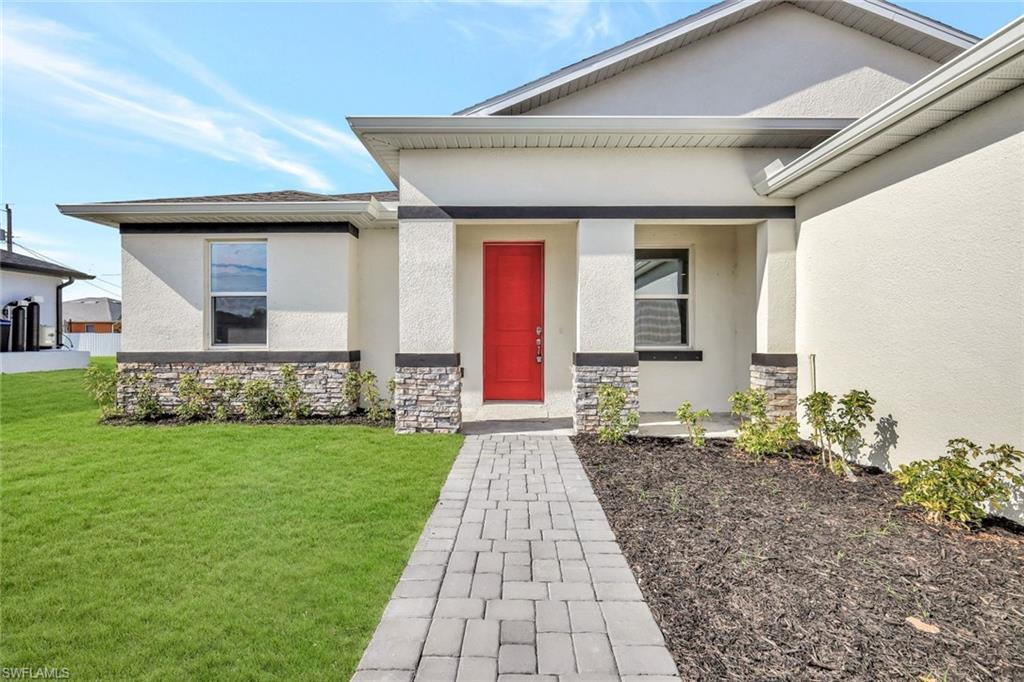 1310 NW Juanita Pl in Cape Coral, FL - Foto de edificio