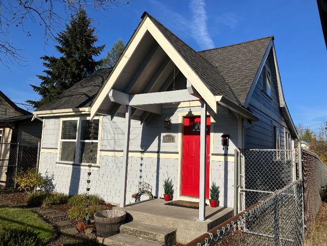 5515 N Syracuse St in Portland, OR - Foto de edificio - Building Photo