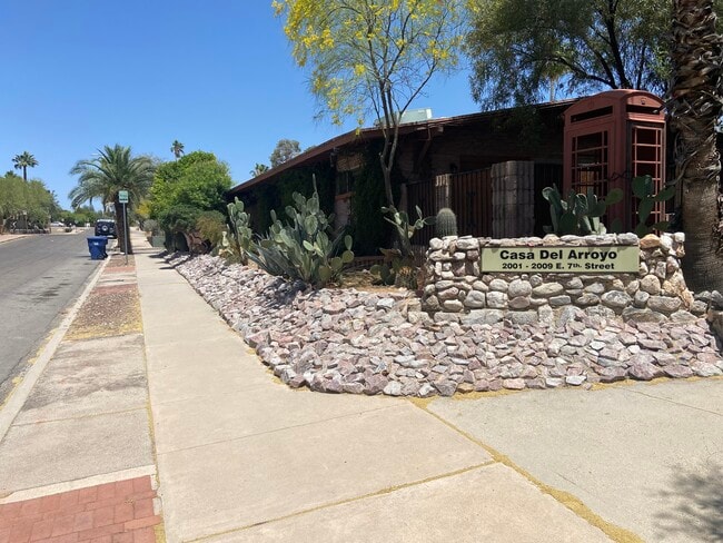 2001-2009 E 7th street in Tucson, AZ - Foto de edificio - Building Photo