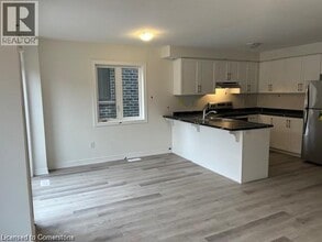 17 Dryden Ln in Hamilton, ON - Building Photo - Building Photo