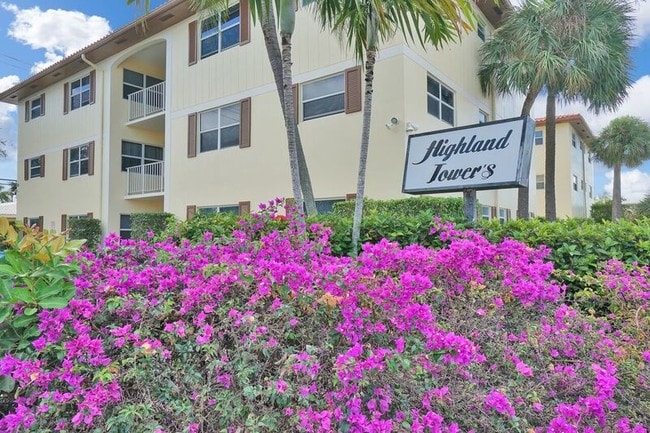 Highland Towers in Fort Lauderdale, FL - Building Photo - Building Photo