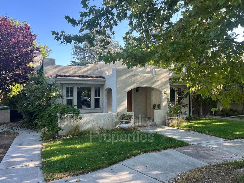 633 Donner Dr in Reno, NV - Building Photo