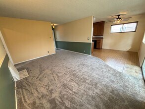 21350 Rossford Ave in Lakewood, CA - Building Photo - Building Photo