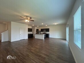 5135 Firefly Hls in Saint Hedwig, TX - Foto de edificio - Building Photo