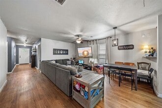 8802 Shady Vista Ln in Houston, TX - Building Photo - Building Photo