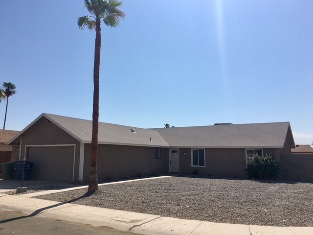 property at 2425 S Kathleen Ave