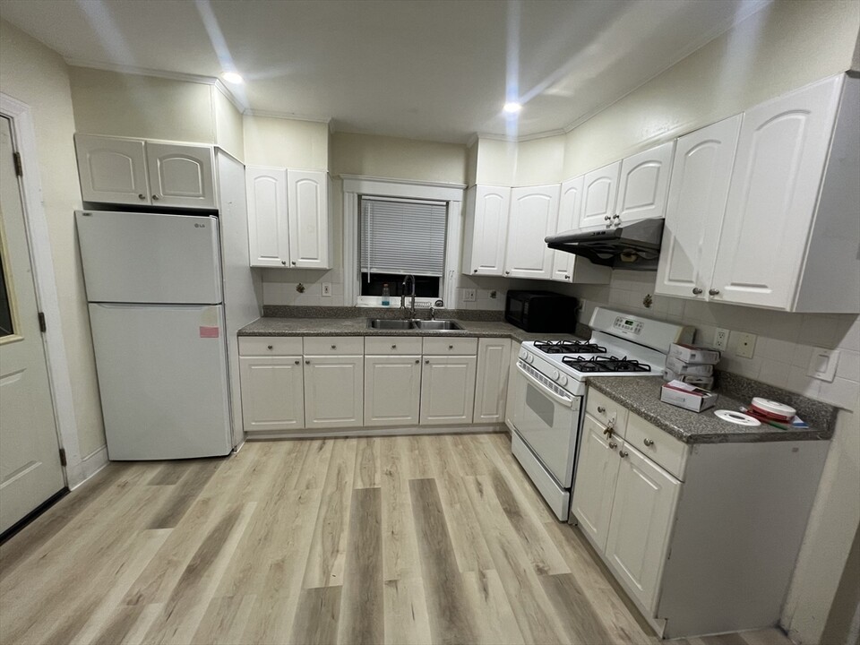 16 Billings Rd-Unit -2 in Quincy, MA - Building Photo