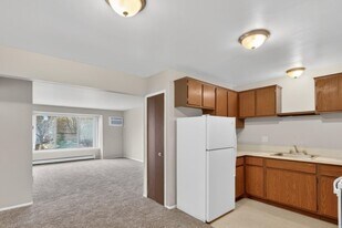 Stephan Manor in Warren, MI - Building Photo