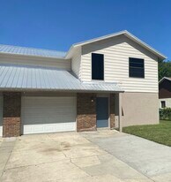 1595 Megan Bay Cir in Holly Hill, FL - Building Photo