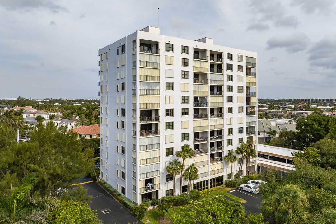 Carron House in Highland Beach, FL - Building Photo