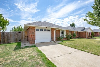 The Bradford in Mustang, OK - Building Photo - Building Photo