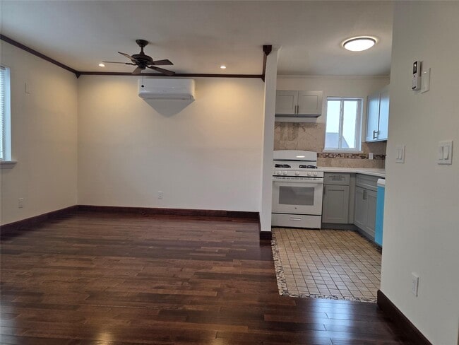 property at 125 White Plains Rd