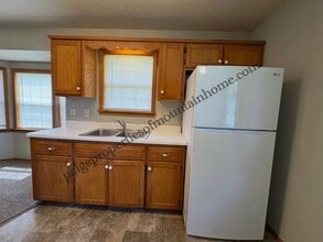 402 S 3rd St in Flippin, AR - Building Photo - Building Photo