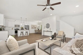 2521 Pruitt St, Unit 107 in Charlotte, NC - Building Photo - Building Photo