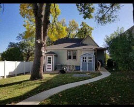 210 E Wynoka St in Pierre, SD - Building Photo - Building Photo