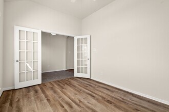 2302 Oakleaf Hills Cir in Conroe, TX - Foto de edificio - Building Photo