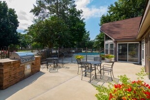 Woodbriar Apartment Homes in Chesapeake, VA - Building Photo