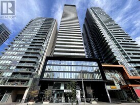28 Wellesley St E in Toronto, ON - Building Photo