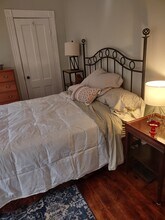 363 Laurel St, Unit Studio in Hartford, CT - Building Photo - Building Photo