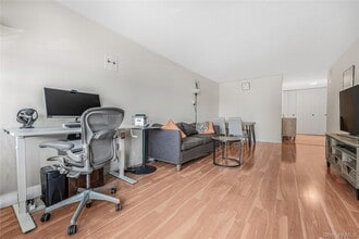 118-17 Union Tpke in Queens, NY - Building Photo - Building Photo