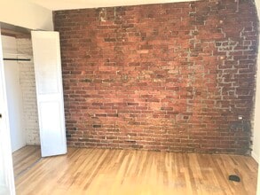 235 Washington St, Unit 4 in Brookline, MA - Foto de edificio - Building Photo