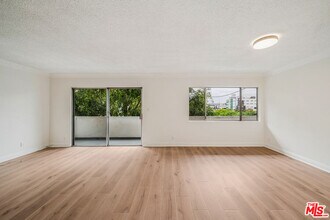 131 Orlando Ave in Los Angeles, CA - Foto de edificio - Building Photo