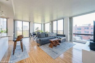 345 W Fullerton Pky, Unit 801 in Chicago, IL - Building Photo