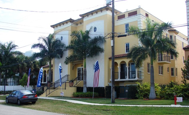 Hemingway Landings Condominiums in Fort Lauderdale, FL - Building Photo - Building Photo