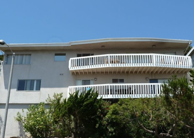 18109 Coastline Dr in Malibu, CA - Building Photo - Building Photo