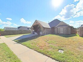 319 SW Coral Ave in Lawton, OK - Building Photo
