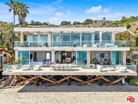 25102 Malibu Rd in Malibu, CA - Building Photo