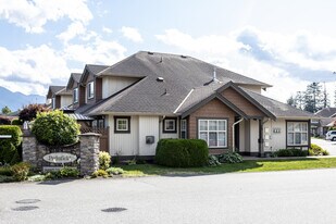 6887 Sheffield Way in Chilliwack, BC - Building Photo