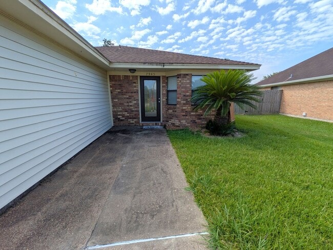 7945 Blue Bonnet St in Beaumont, TX - Building Photo - Building Photo