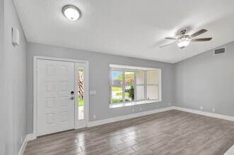 843 Azalea Dr in Royal Palm Beach, FL - Building Photo - Building Photo