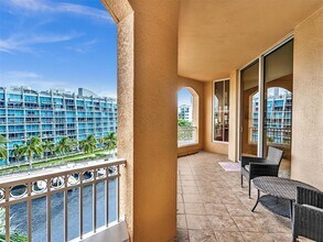3001 NE 185th St, Unit 613 in Aventura, FL - Building Photo - Building Photo