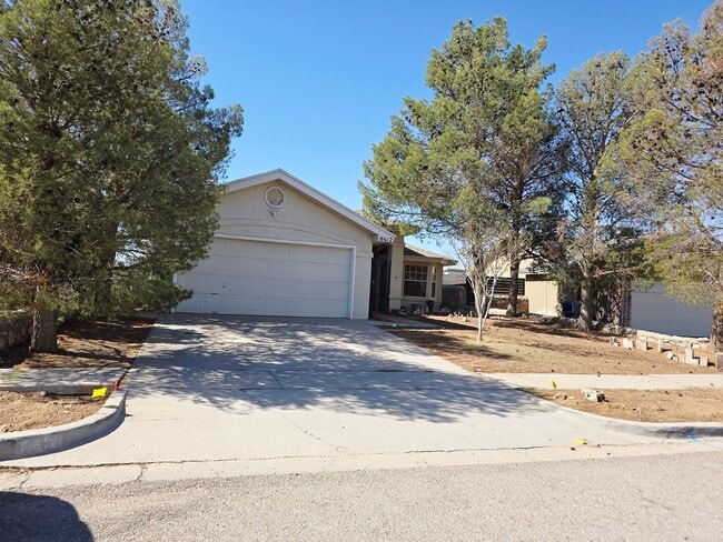 8612 Centennial Dr in El Paso, TX - Building Photo - Building Photo