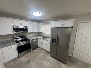 1306 Huntington Dr, Unit D in Murfreesboro, TN - Building Photo - Building Photo
